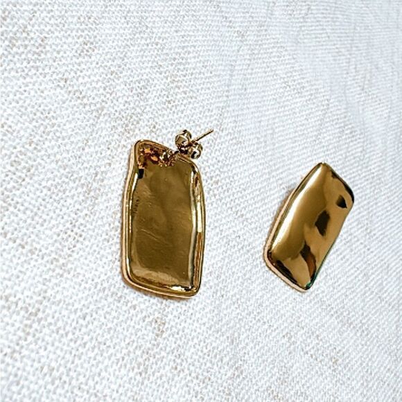 Gold geo stud earrings N463 - Picture 3 of 4